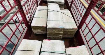 三亚 黄金麻花岗岩荔枝面，光面毛板装车完成