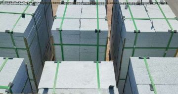 三亚 芝麻白花岗岩5公分地铺石 花岗岩厂家工厂装车日常