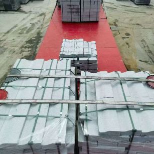 三亚 芝麻白仿形加直形路沿石出货日常