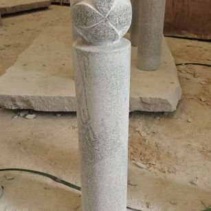 三亚 芝麻白花岗岩石材挡车石柱、停车柱、圆柱挡车柱、方柱挡车柱等