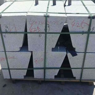 三亚 芝麻白异形坐凳，石凳