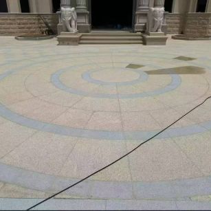 三亚 黄金麻芝麻灰花岗岩石材地铺拼接效果