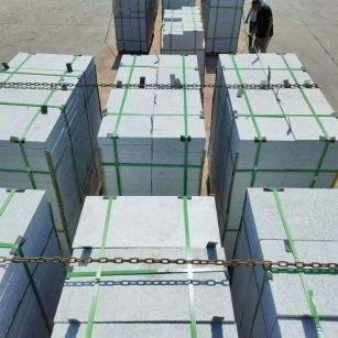 三亚 芝麻白花岗岩5公分地铺石 花岗岩厂家工厂装车日常