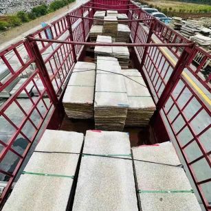 三亚 黄金麻花岗岩荔枝面，光面毛板装车完成