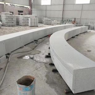 三亚芝麻白花岗岩石板材 园林光面弧形坐凳