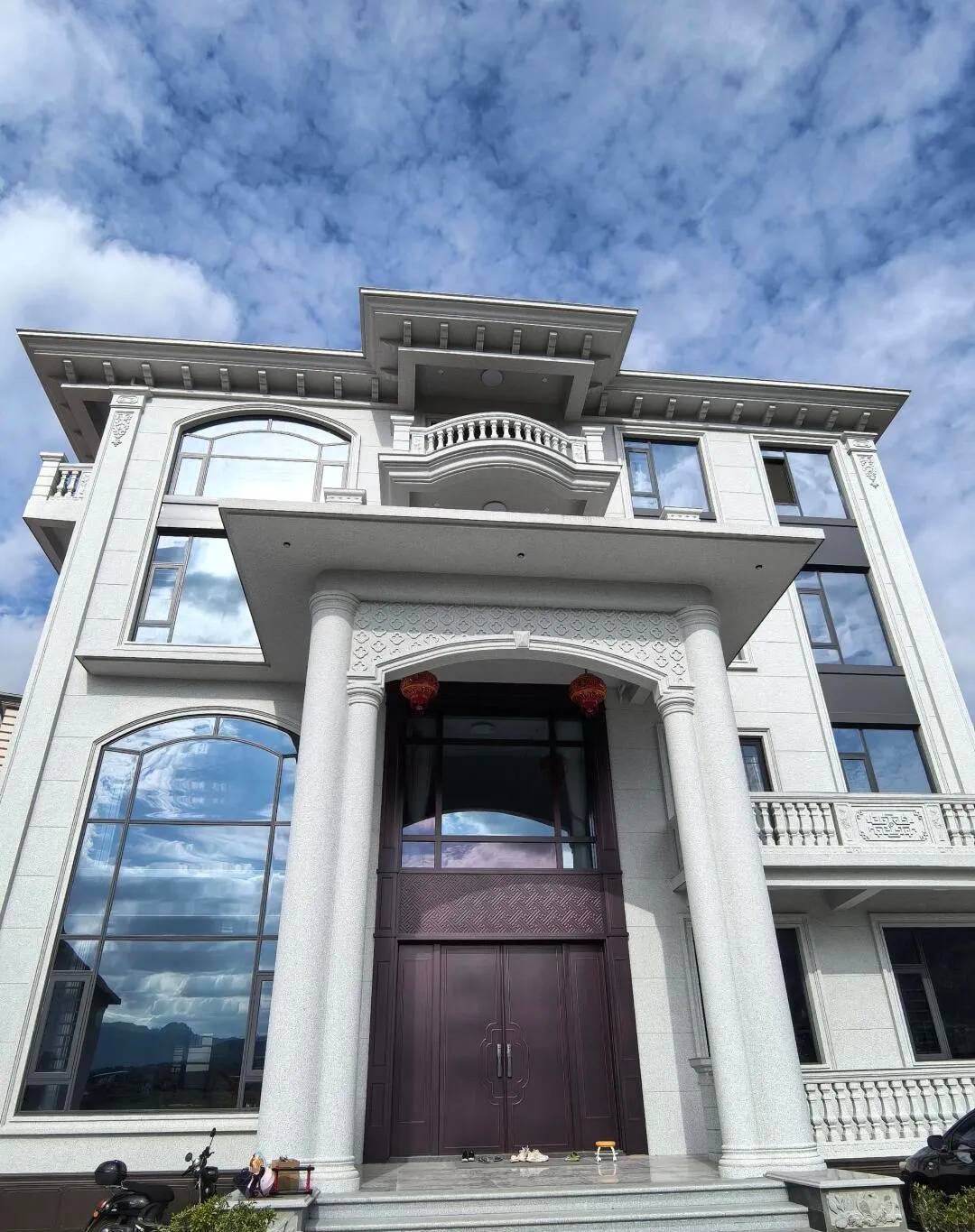 三亚白麻别墅外墙干挂石材效果示例