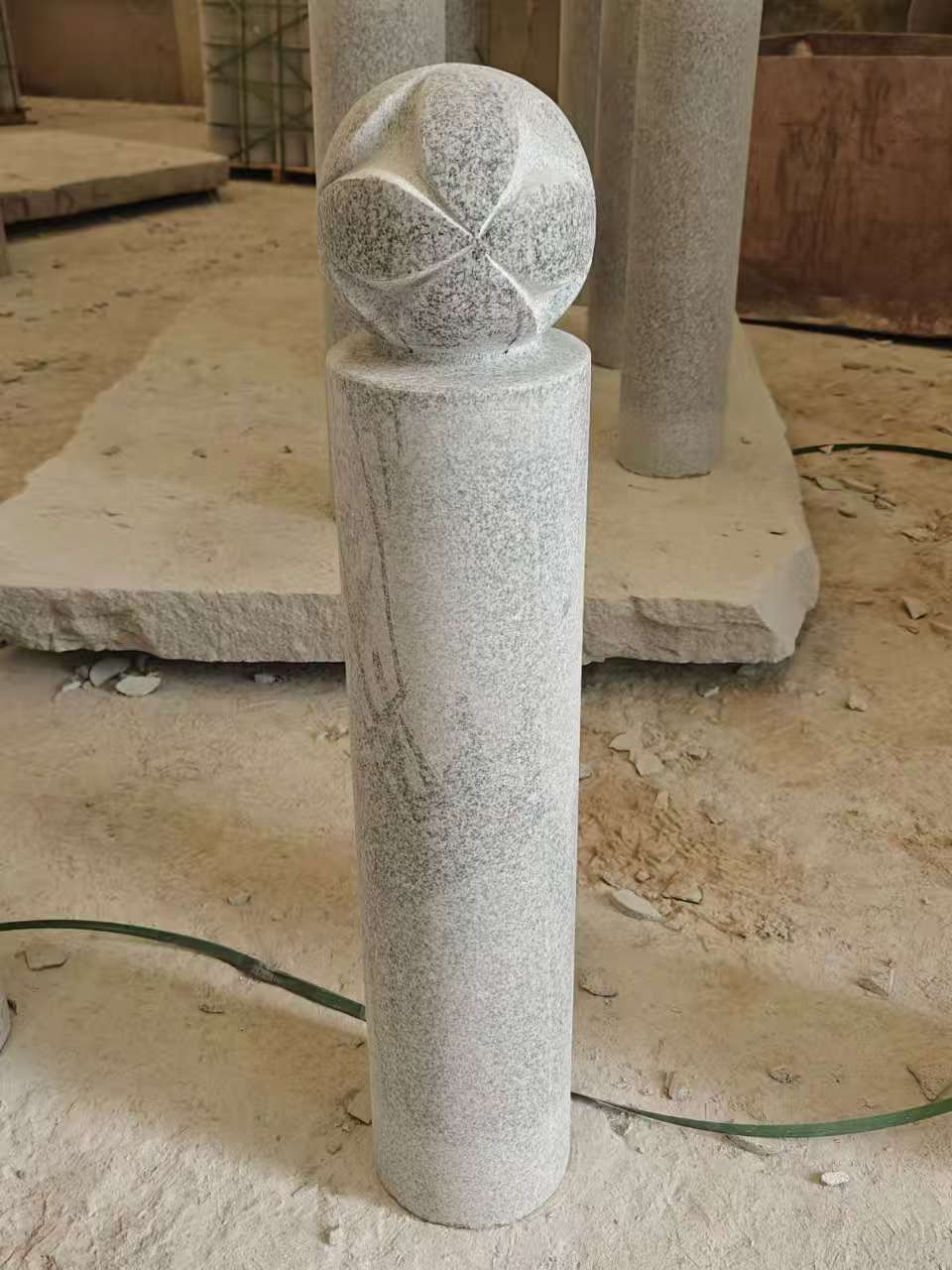 三亚 芝麻白花岗岩石材挡车石柱、停车柱、圆柱挡车柱、方柱挡车柱等