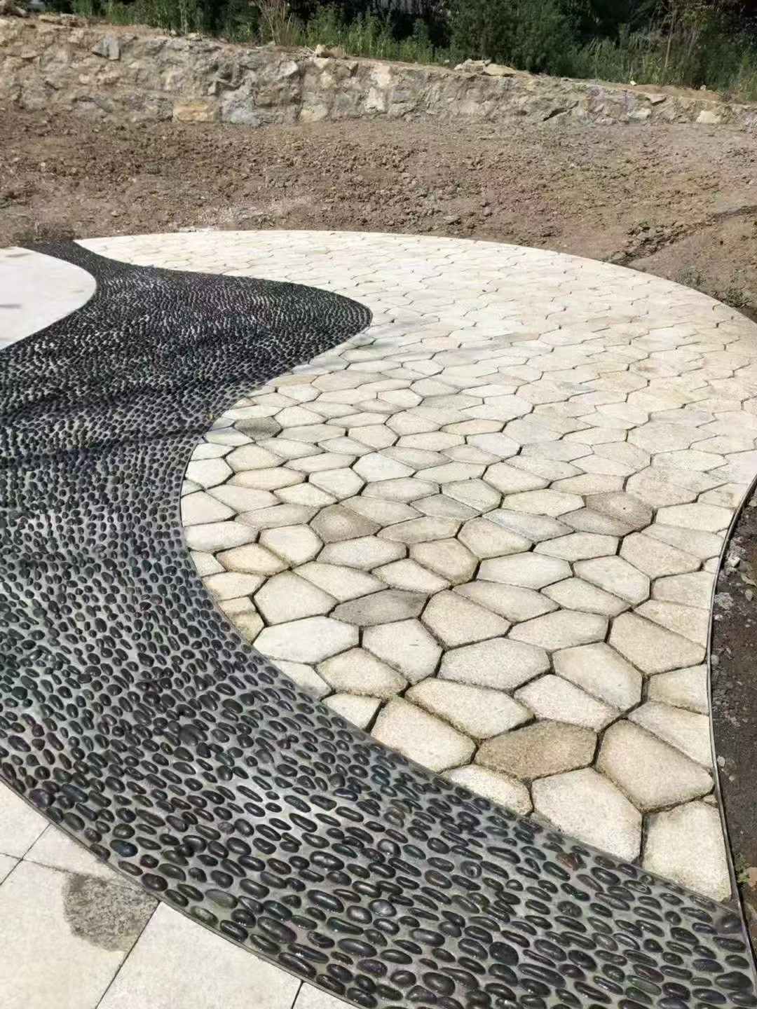 三亚 黄金麻冰裂纹地铺石工地铺装案例