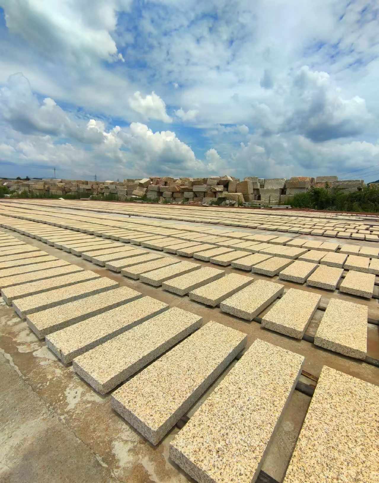 三亚 黄金麻荔枝面花岗岩石材地铺石防护中