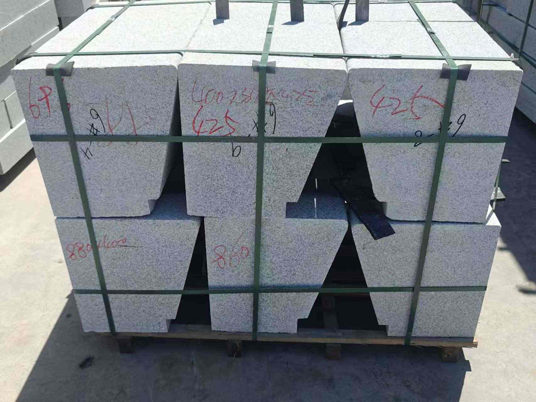 三亚 芝麻白异形坐凳，石凳