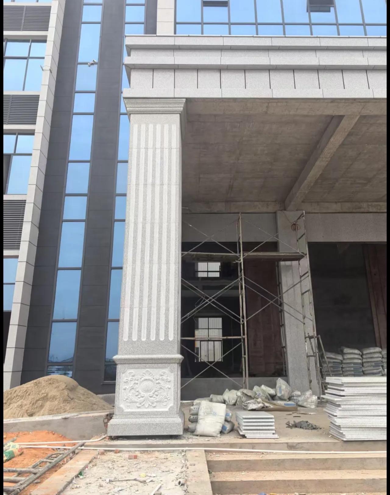 三亚 芝麻白光面花岗岩门楼大柱（罗马柱）配雕花底座