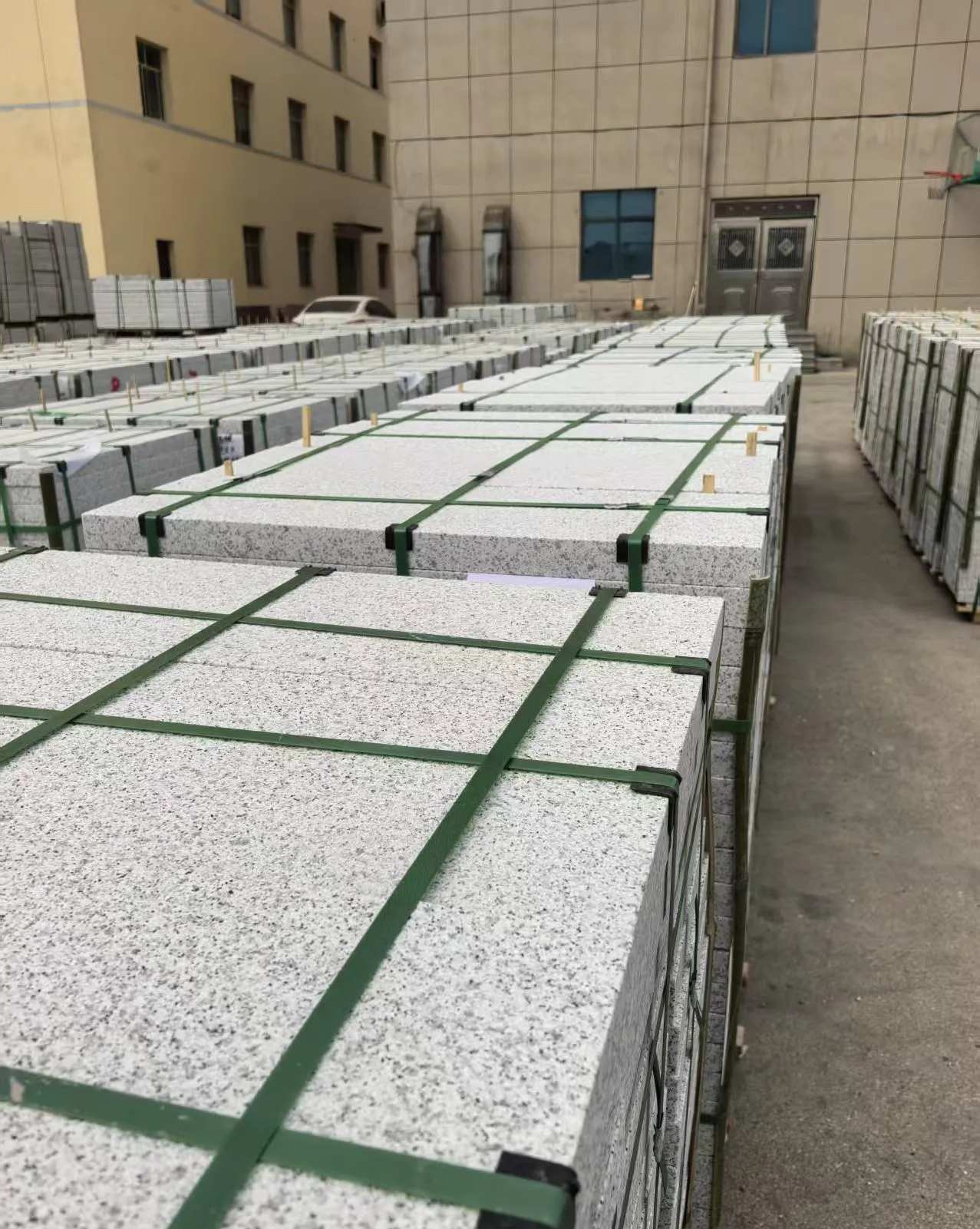 三亚 白麻花岗岩5.0公分荔枝面地铺石