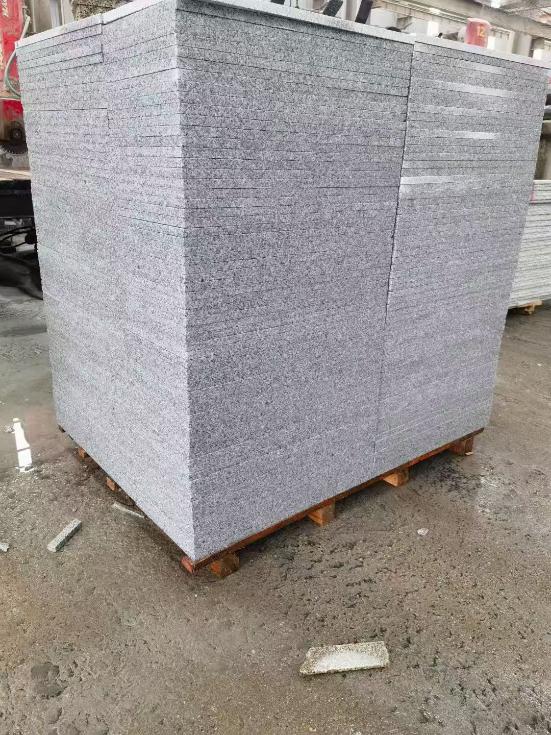 三亚 芝麻白火烧面1.8厚300*600地铺石，尺寸标准，厚薄均匀