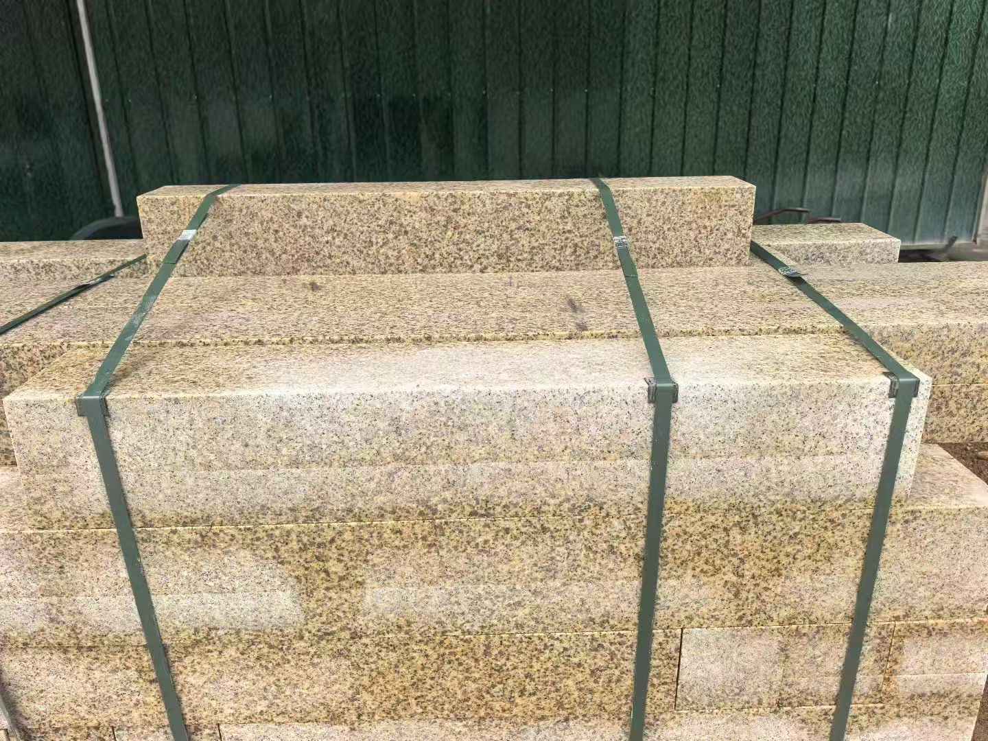 三亚 黄金麻花岗岩石材机切面栏杆料半成品