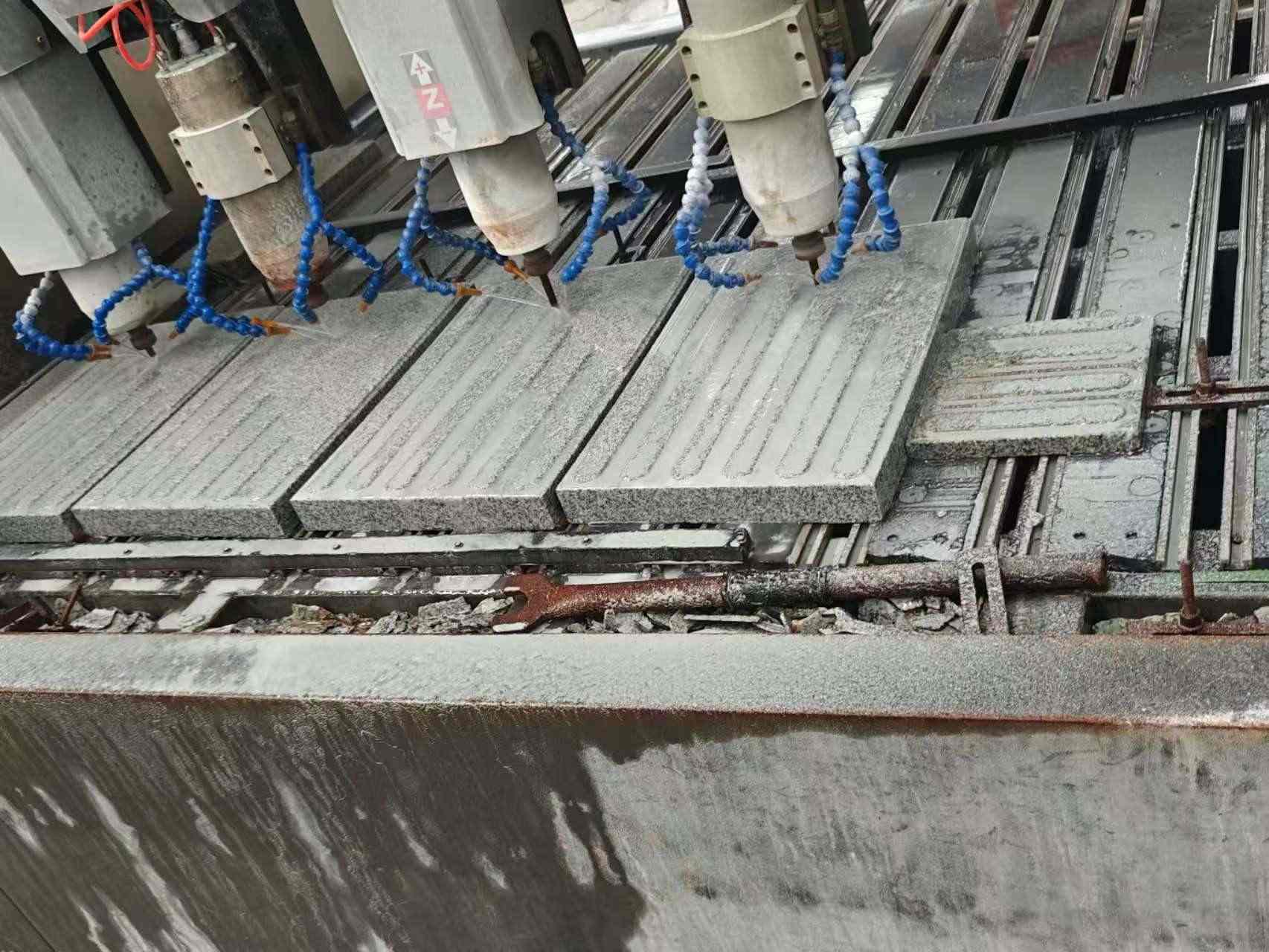 三亚 芝麻白花岗岩荔枝面盲道雕刻