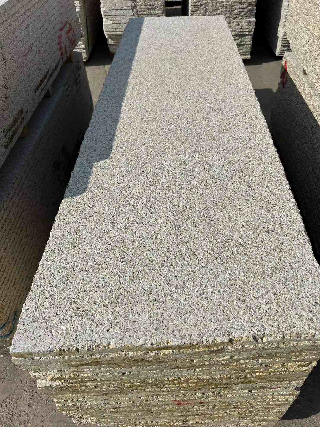 三亚 黄金麻花岗岩荔枝面毛板，半成品