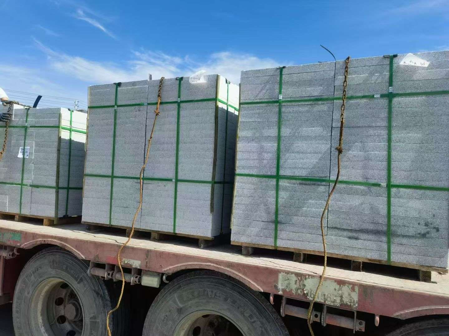 三亚 芝麻白花岗岩地铺石装车日常