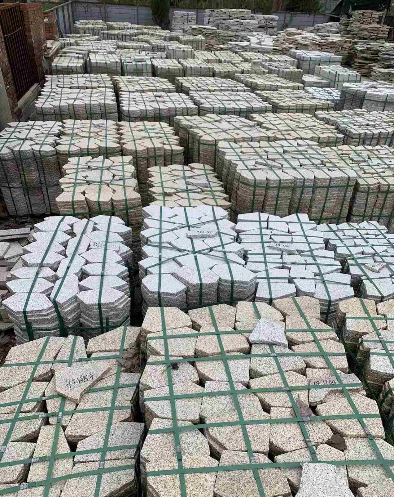 三亚 黄金麻白麻花岗岩荔枝面地铺石(冰裂纹)