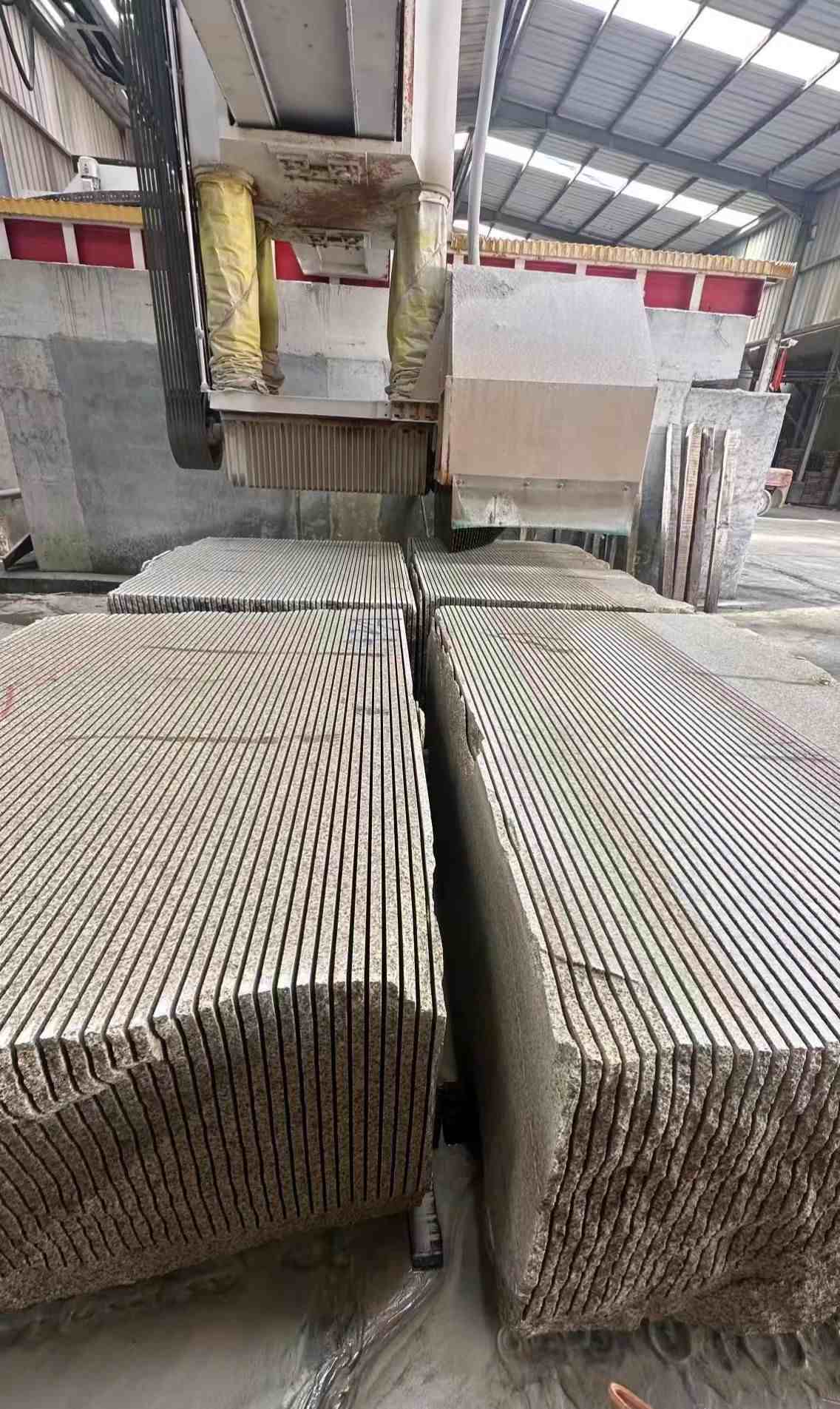 三亚 车间生产日常，黄金麻白麻花岗岩