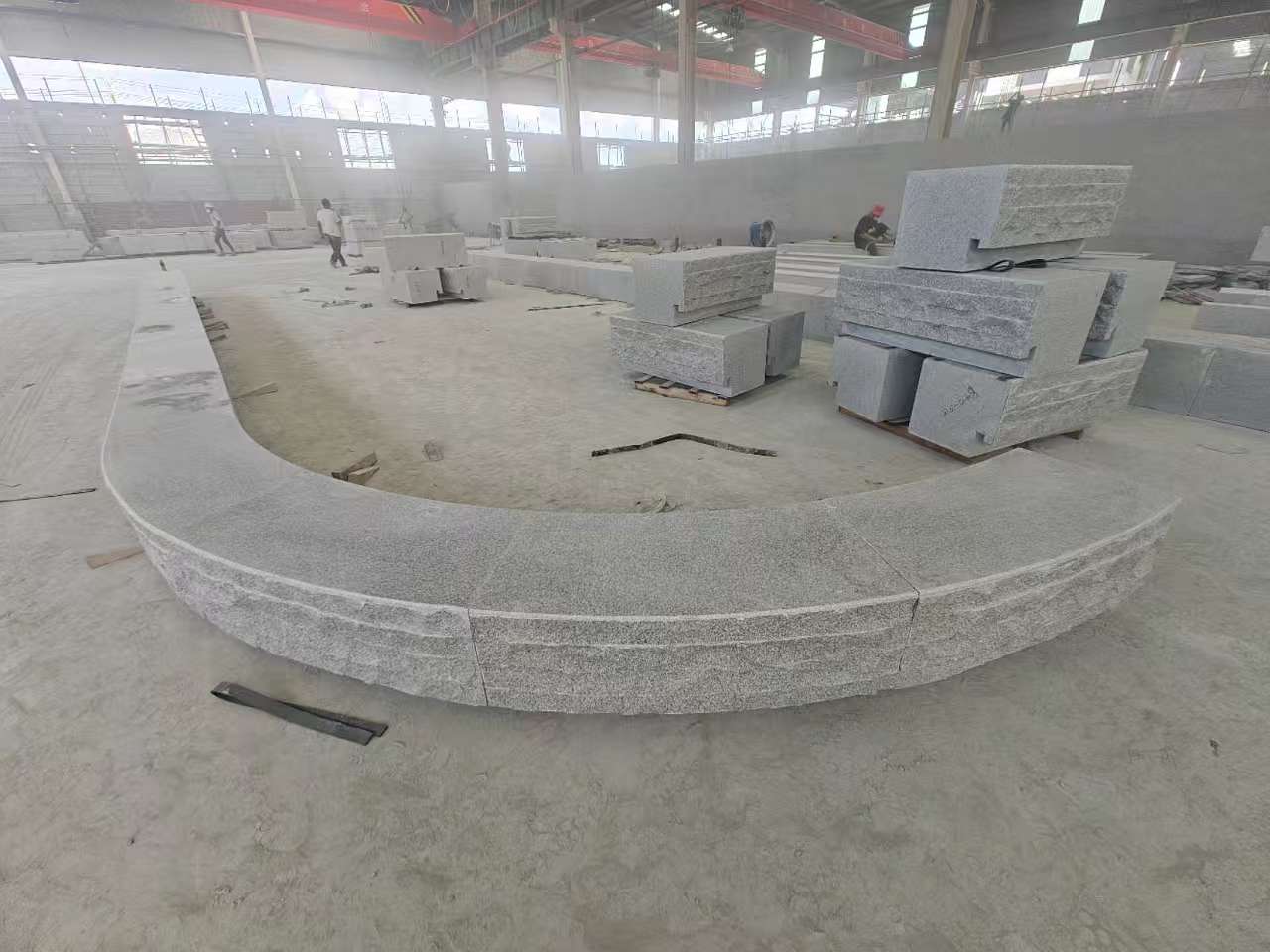 三亚 芝麻白异形坐凳，自然面光面弧形加工