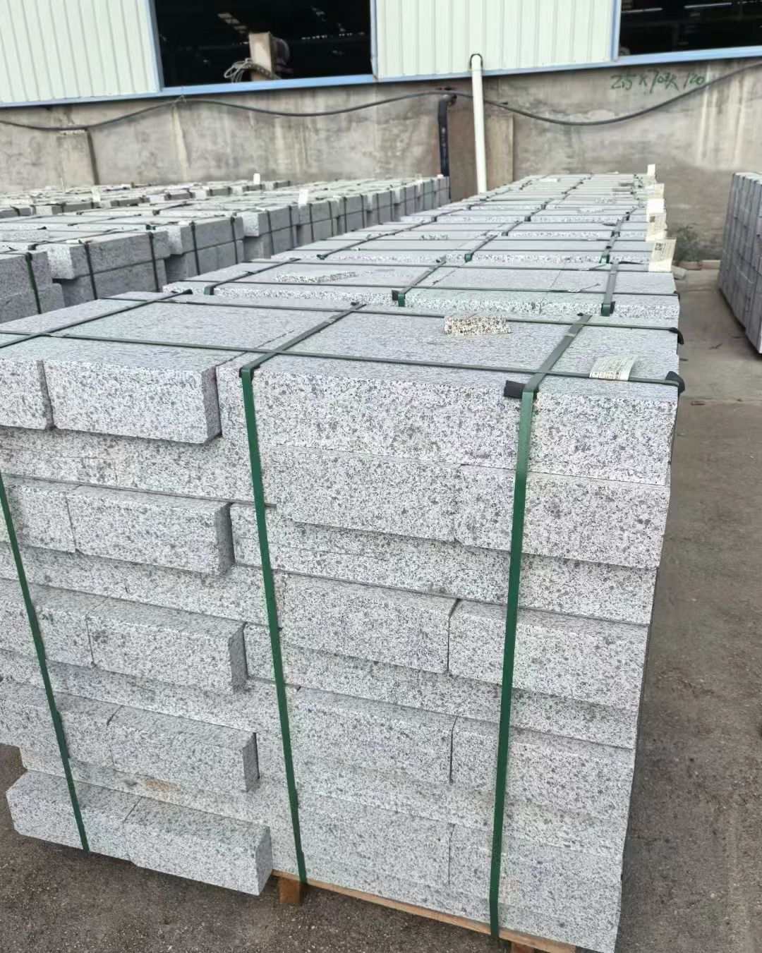 三亚 白麻花岗岩路沿石，弧形路沿石，道牙石，马路牙子，界石，路缘石，平沿石，直岩石，平缘石等