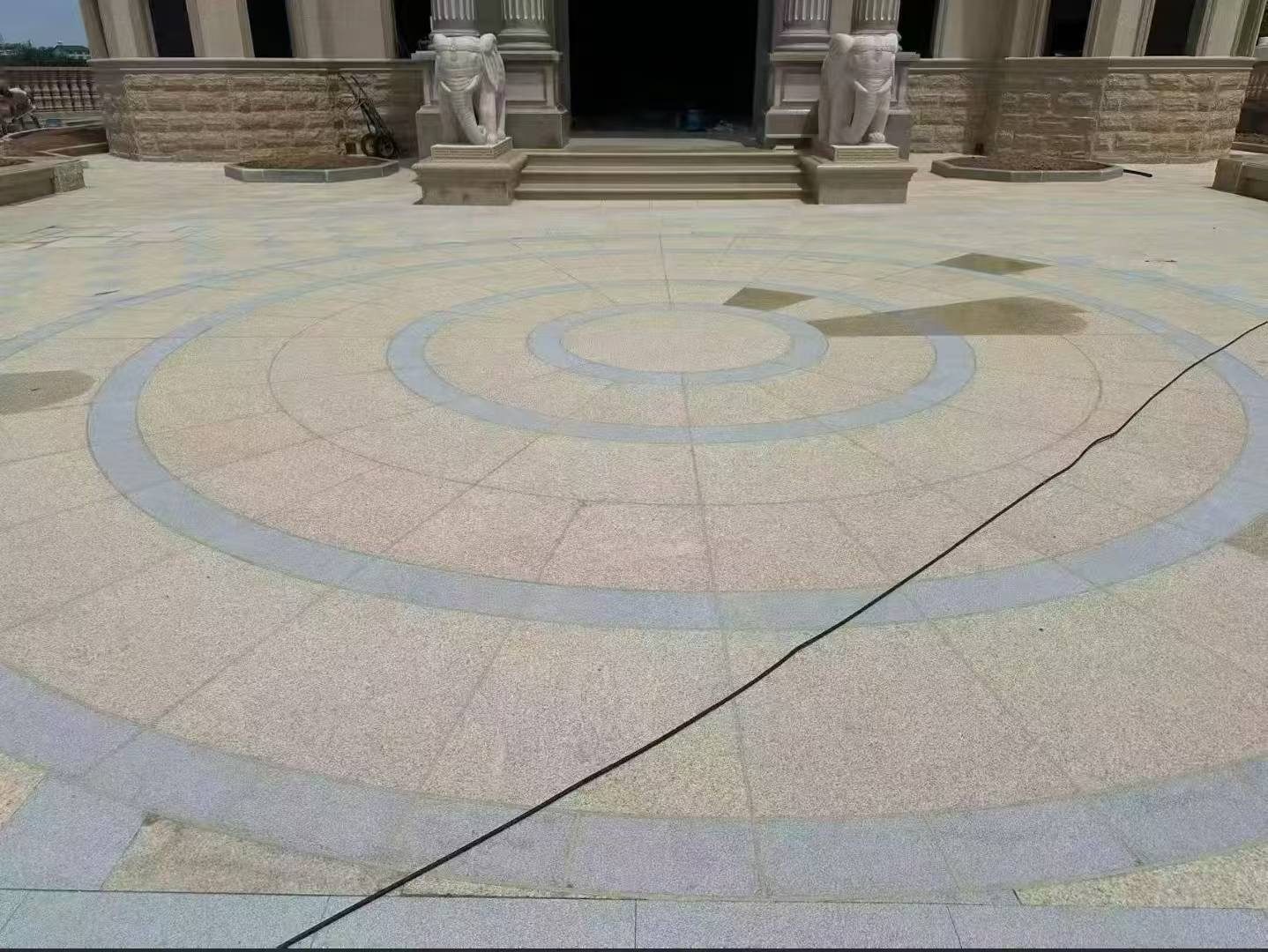 三亚 黄金麻芝麻灰花岗岩石材地铺拼接效果