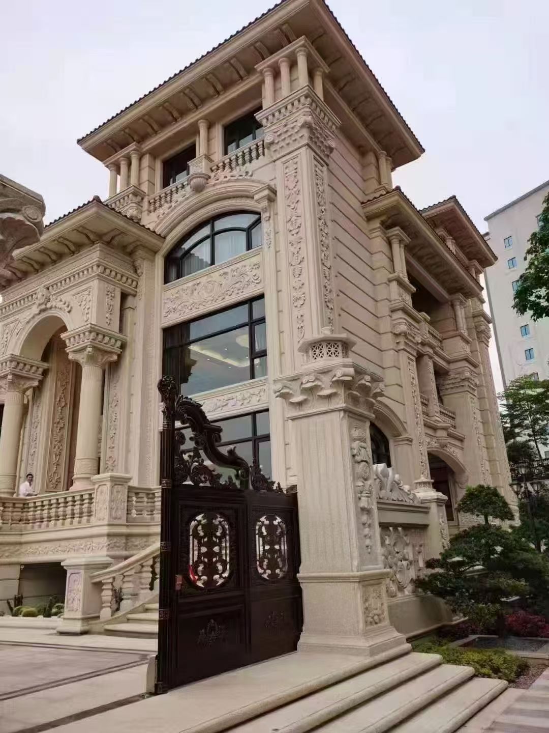 三亚 黄金麻花岗岩别墅外墙干挂效果展示