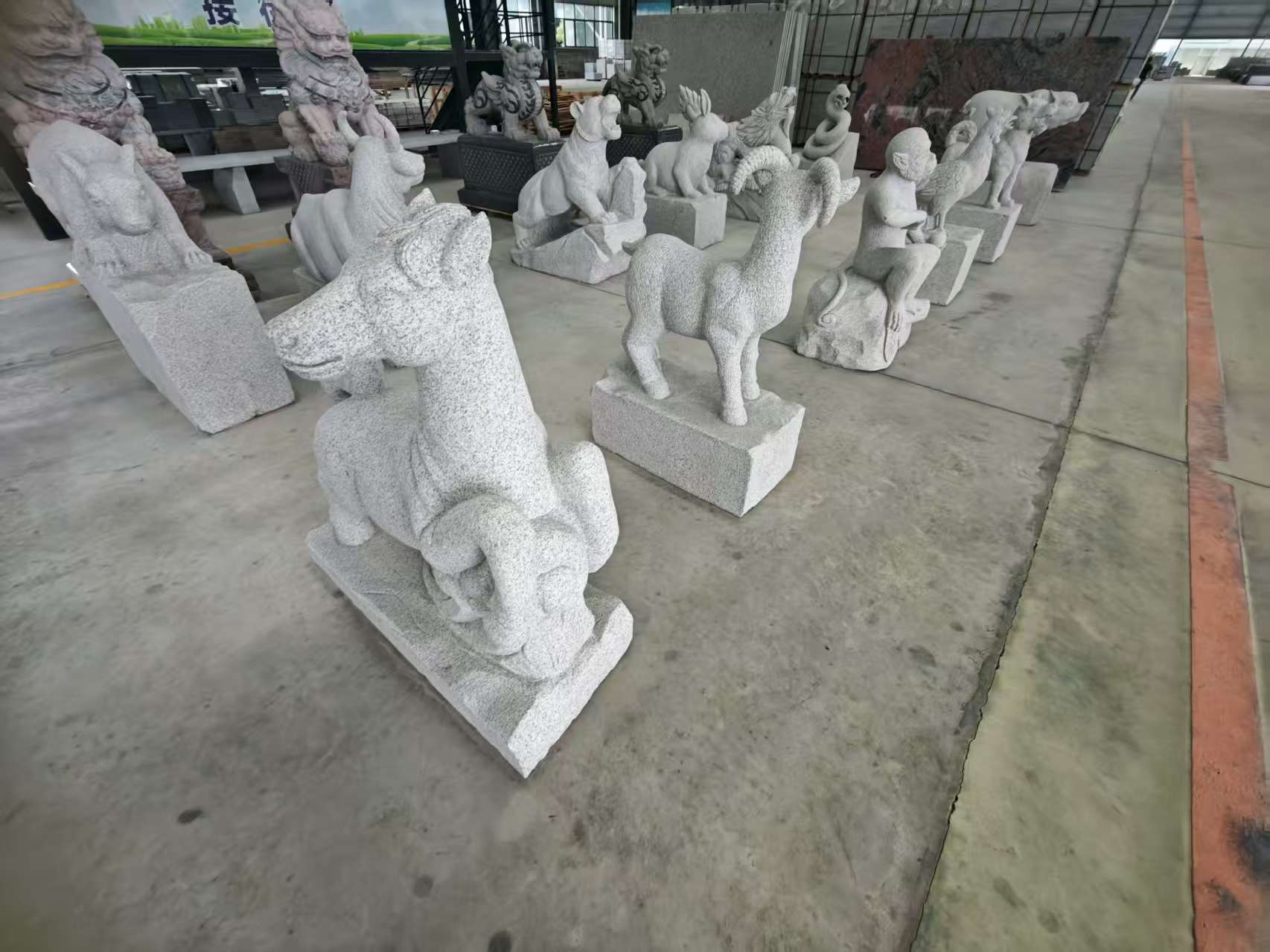 三亚 芝麻白花岗岩造型立体雕刻——十二生肖