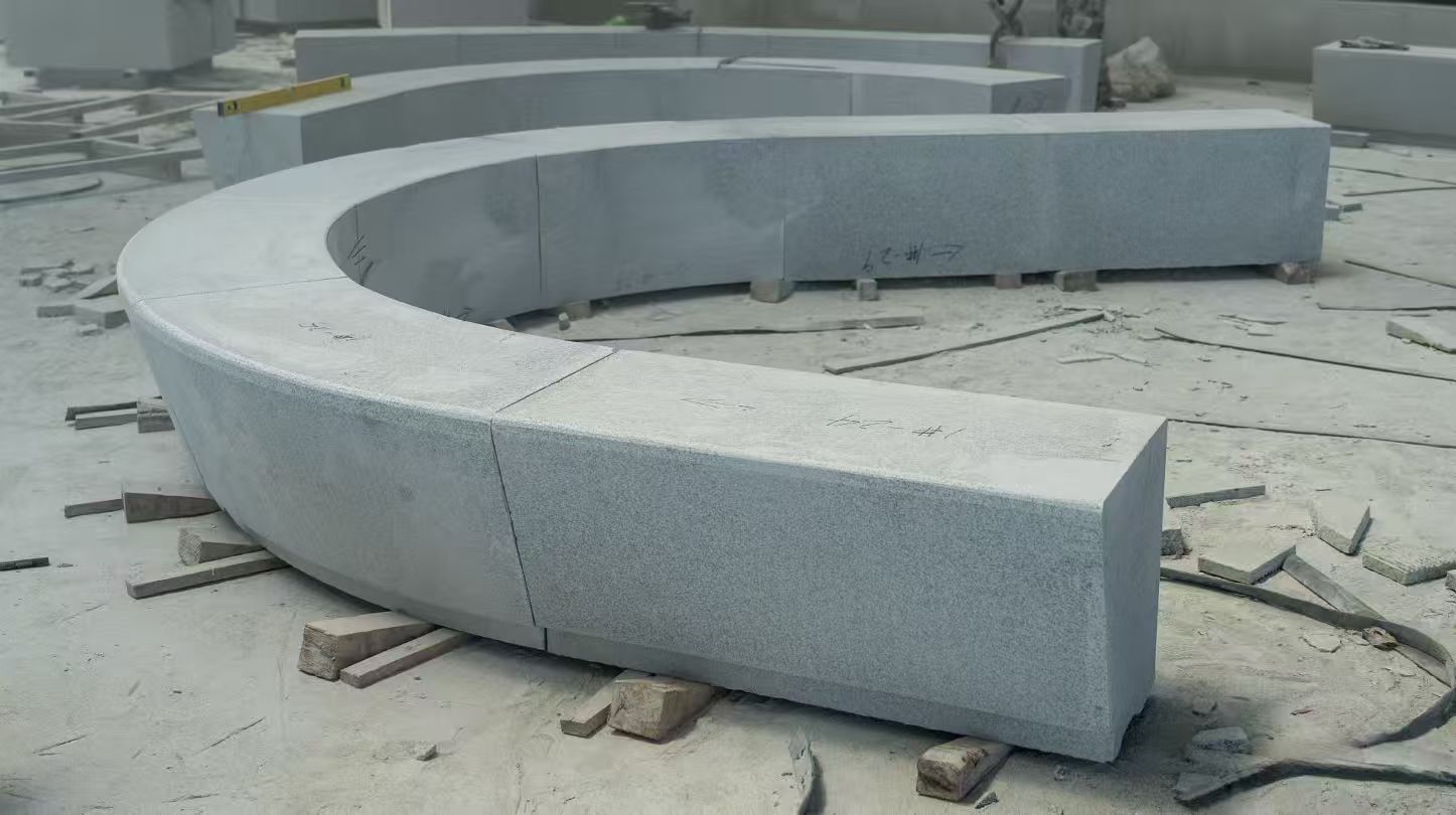 三亚 芝麻白花岗岩光面弧形坐凳