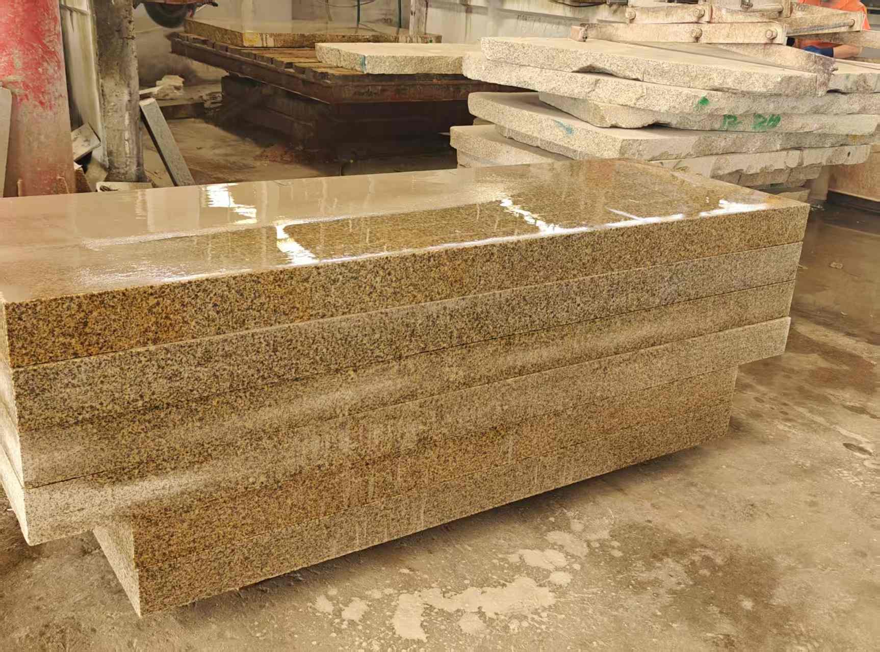 三亚 黄金麻栏杆料半成品加工中